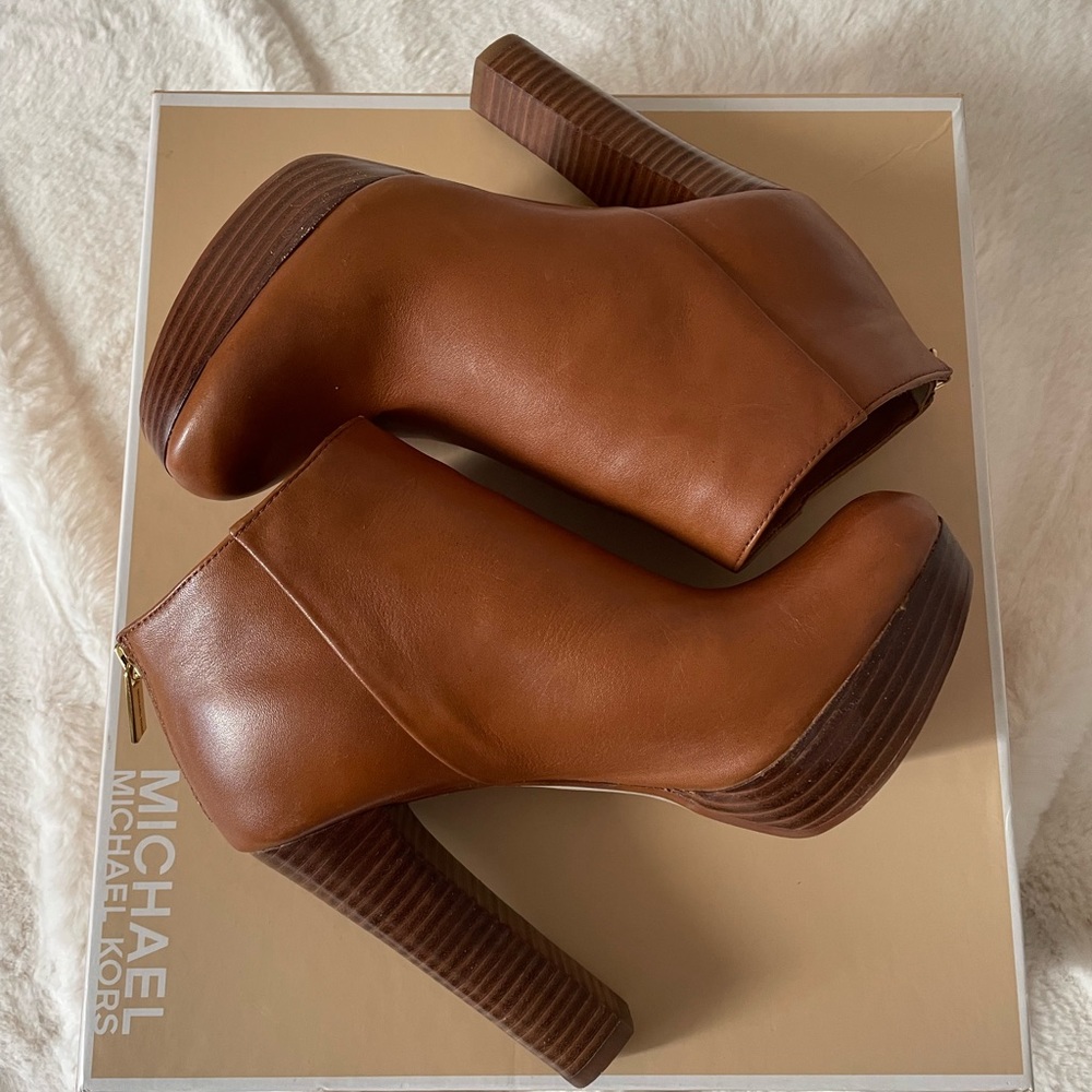 Michael Kors Leather Boot Size 5 - still available !